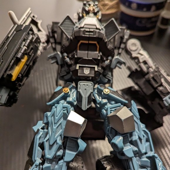 Transformers Dark of the moon Ironhide Autobot - Picture 1 of 3